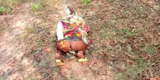 Bhojpuri village Bhabhi Chudai outdoors sex video