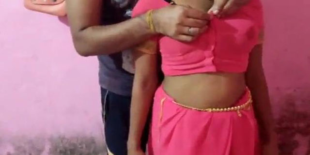 Village cuckold friend Biwi Chudai porn video