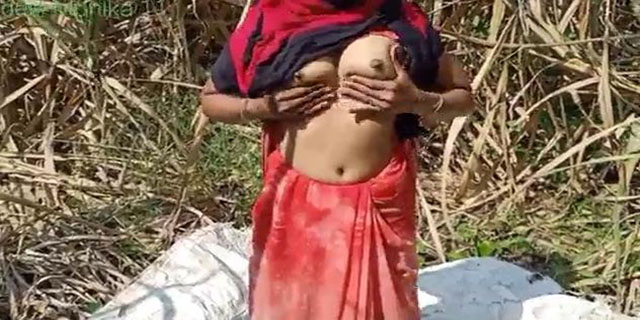 Village slut wife Chudai khule mai paise leke