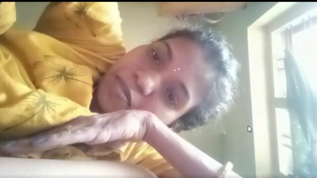 Horny village bhabhi black pussy showing