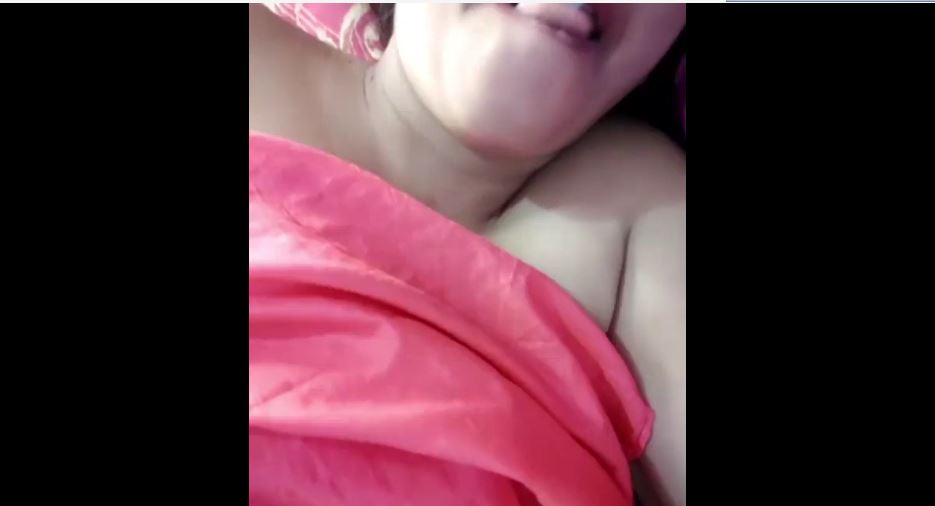 Beautiful Dehati wife showing boobs on Live cam